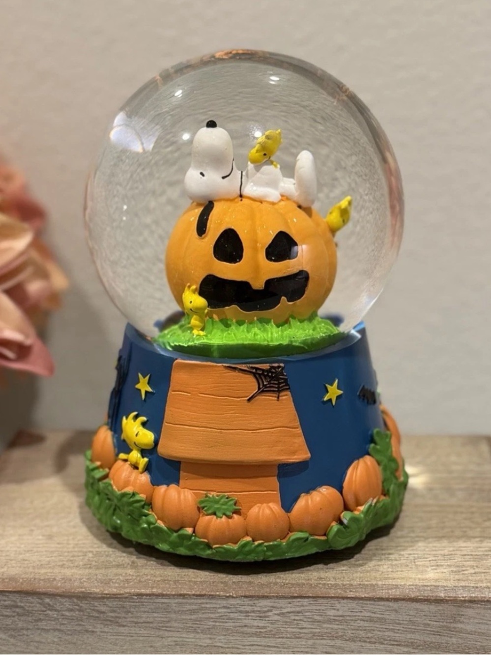 PEANUTS HALLOWEEN SNOOPY MUSICAL WATER SNOW GLOBE
WOODSTOCK JACK O LANTERN